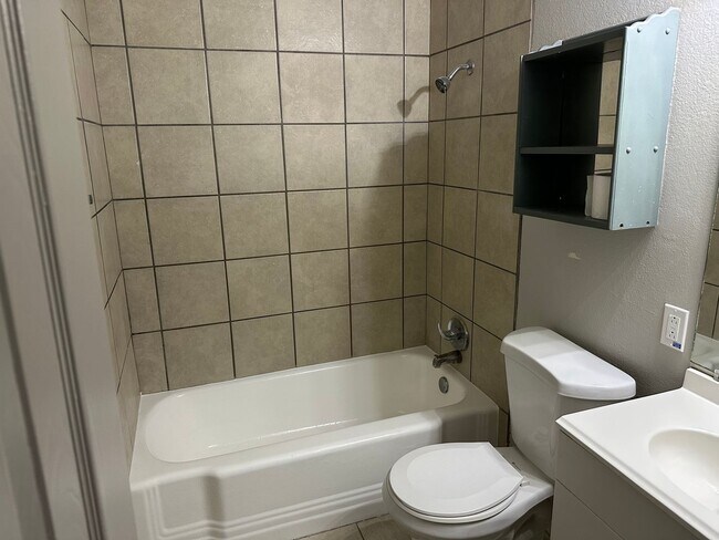 Foto del edificio - 1305 Plain St