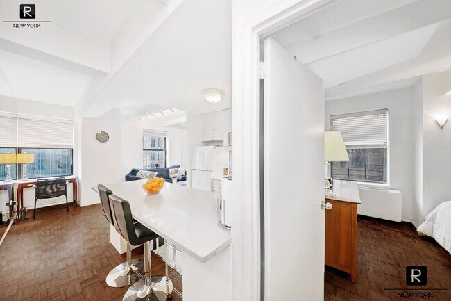 Foto del edificio - 150 W 51st St