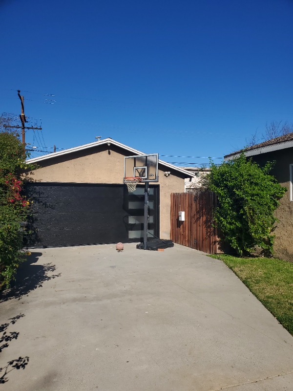 Building Photo - 9215 Nichols St