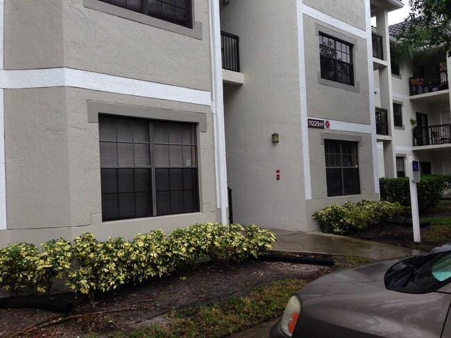 Building Photo - Beautiful 3bed/2bath condo located in the ...