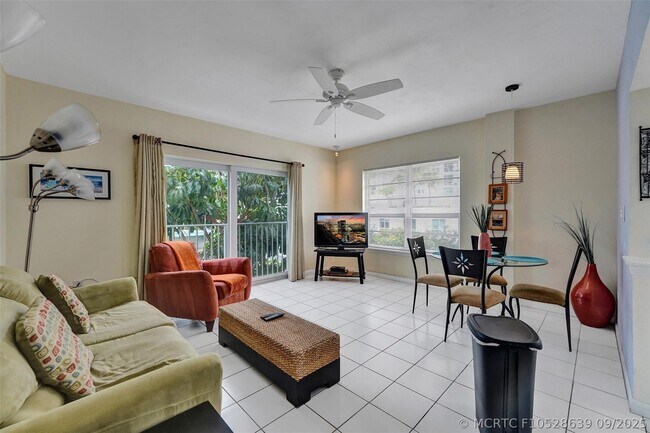 Foto del edificio - 341 N Birch Rd
