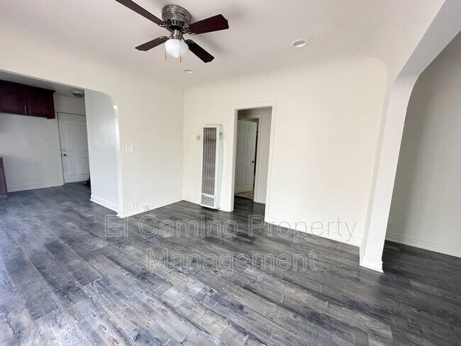 Foto del edificio - 8725 Dalton Ave