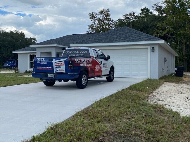 Foto del edificio - Custom Home - Desirable SW Ocala neighborhood 3/2/2 ** Wont Last**