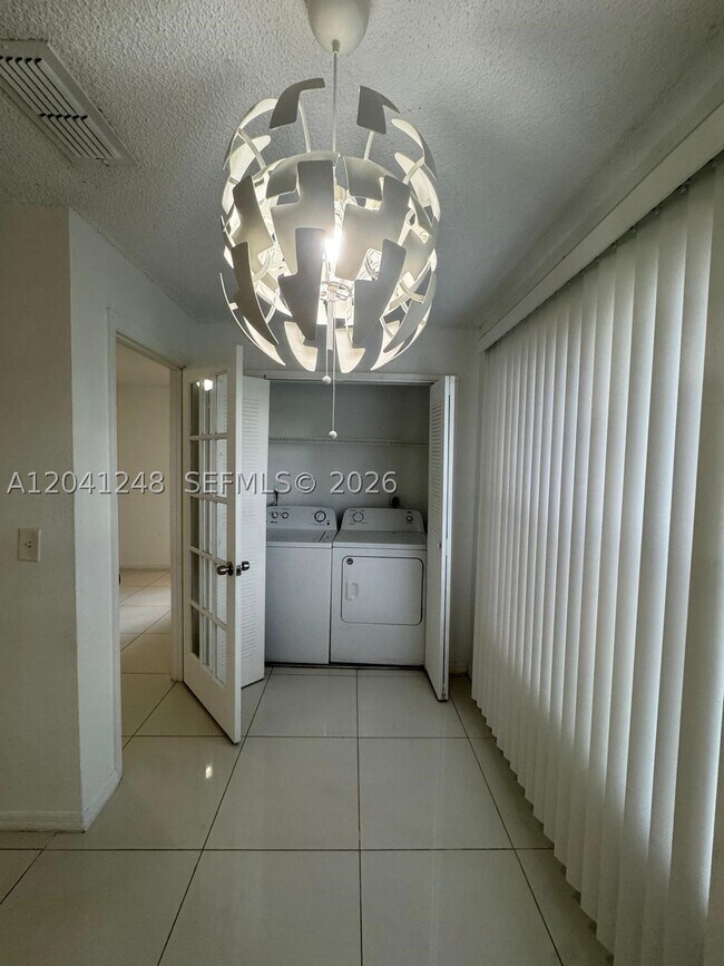 Foto del edificio - 3460 Pinewalk Dr N