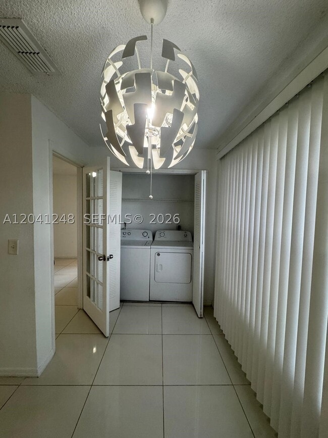 Building Photo - 3460 Pinewalk Dr N