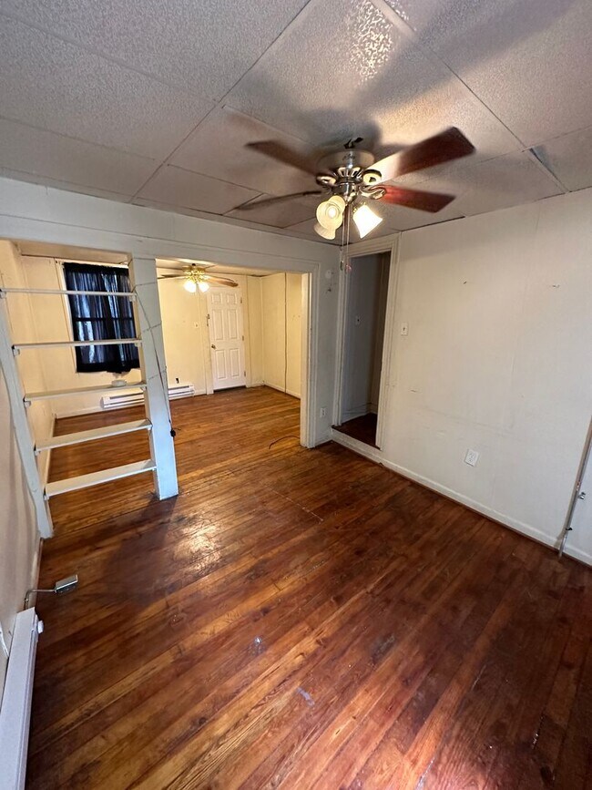 Building Photo - 728 Glen Place