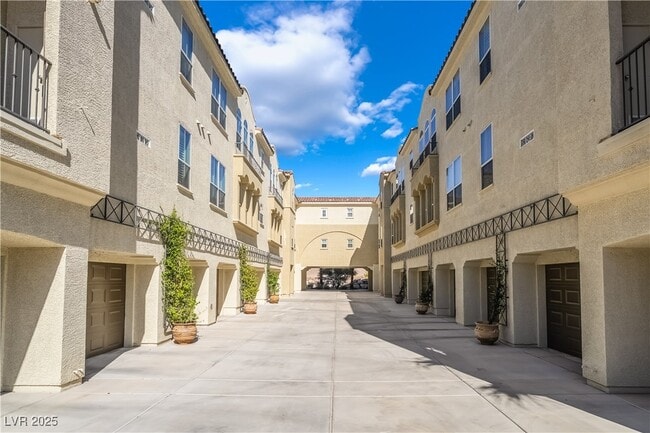 Foto del edificio - 2555 Hampton Rd