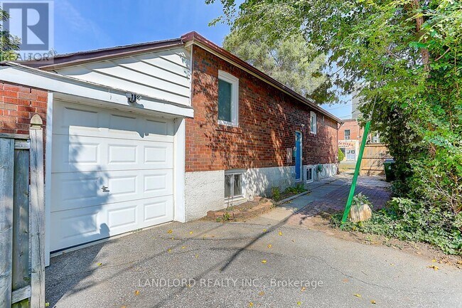 Photo du bâtiment - 1206 Broadview Ave