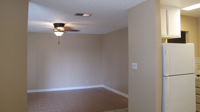 Foto del edificio - Oildale Home