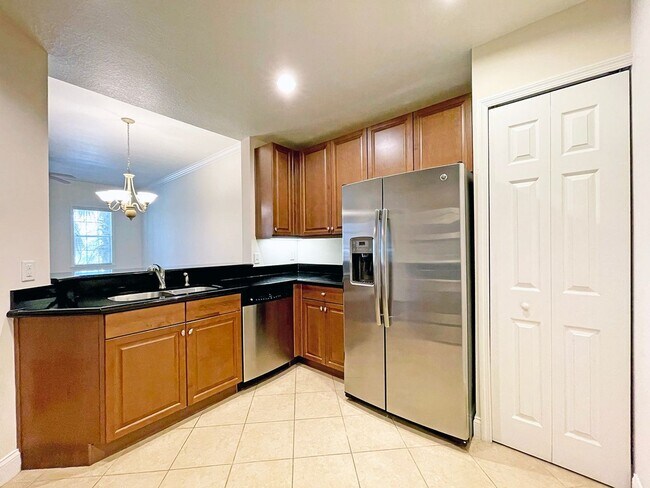 Building Photo - Lovely 3/2 Luxury Condo In Reunion