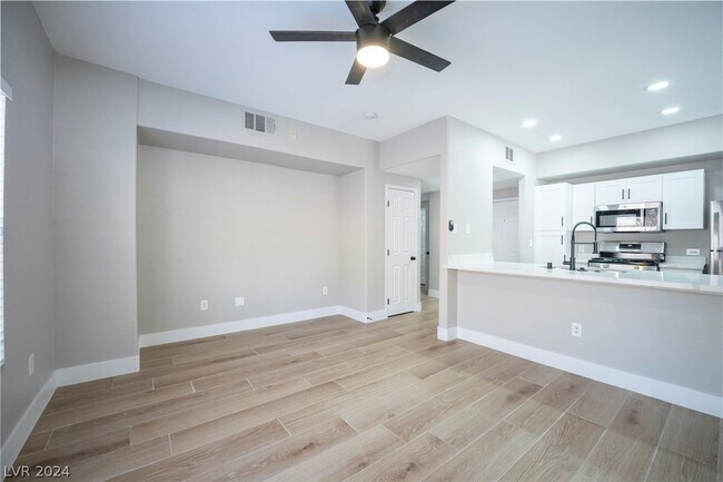 Foto del edificio - 8250 N Grand Canyon Dr