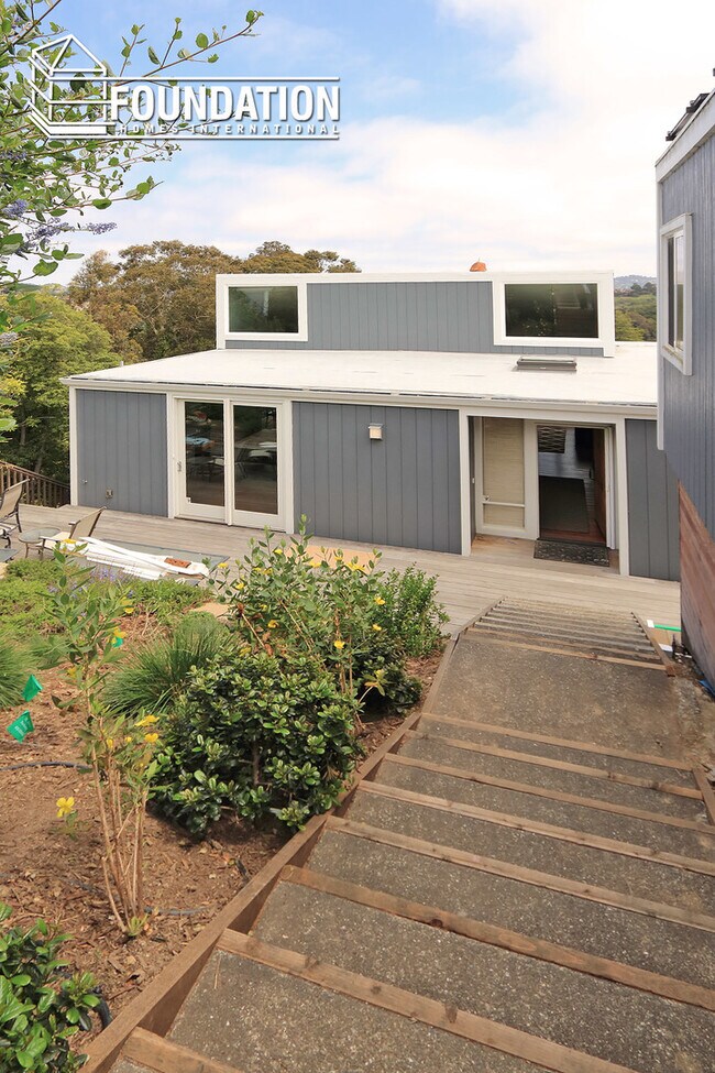 Foto del edificio - 4BR/3BA Tam Valley Home w/ Pano Views!  So...