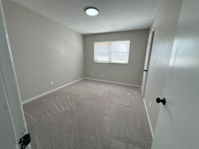 Foto del edificio - 731 Old Liberty Rd