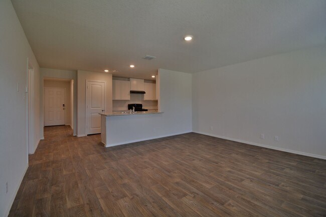 Foto del edificio - 2 Weeks Free Move-In Special! Charming Single-Story in Redbird Ranch | Open Layout, Private Suite...