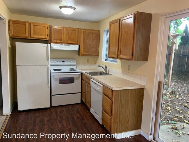 Building Photo - 2 br, 1 bath House - 4166 SW 170th Ave.