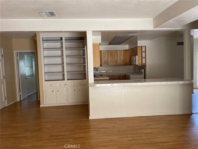 Foto del edificio - 631 Harvard Ave N