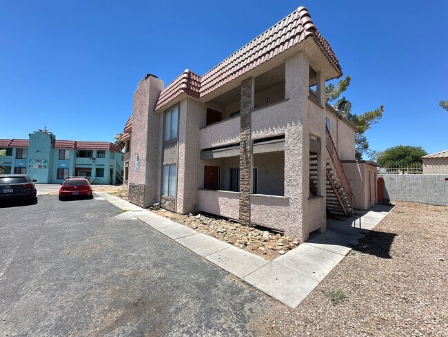 Foto del edificio - Jones & Lake Mead