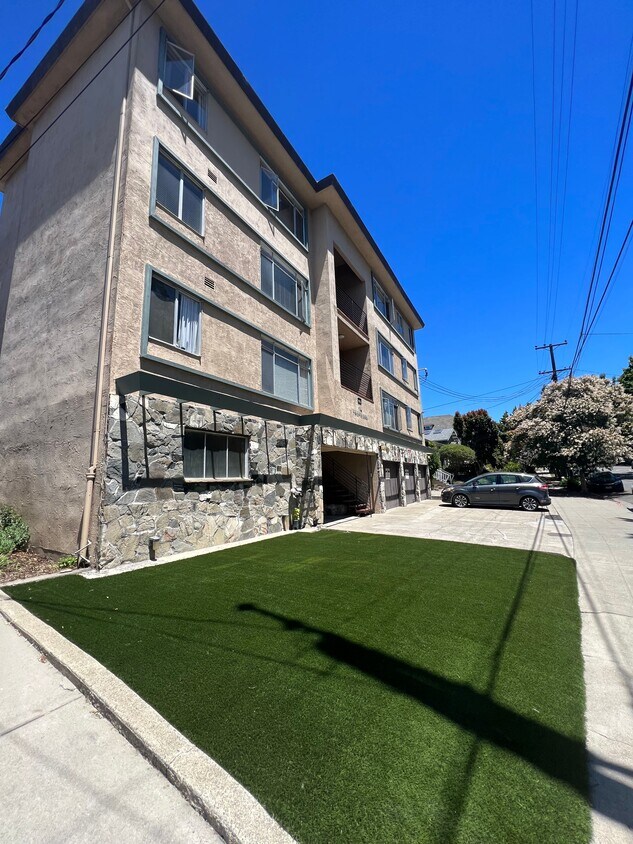 Building Photo - 407 Vernon St