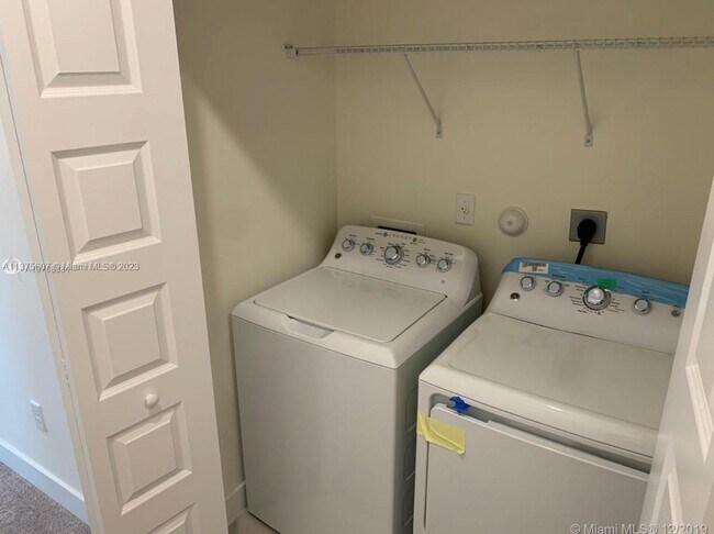 Foto del edificio - 15842 NW 91st Ct