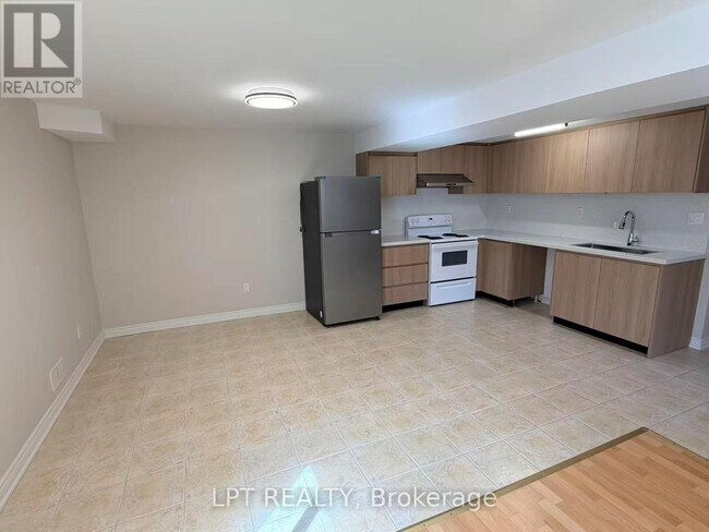 Building Photo - 50 Royal Gala Crescent