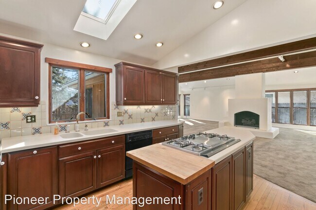 Foto del edificio - 3 br, 2 bath House - 6916 S Cook Way