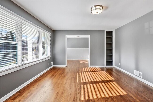 Building Photo - 2341 Rubart Dr