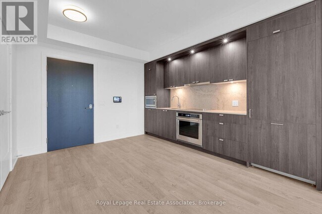 Photo du bâtiment - 259 The Kingsway