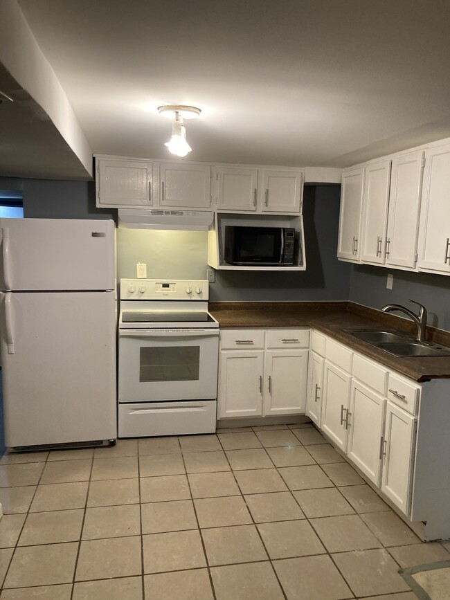 Kitchen - 7114 S Eberhart Ave