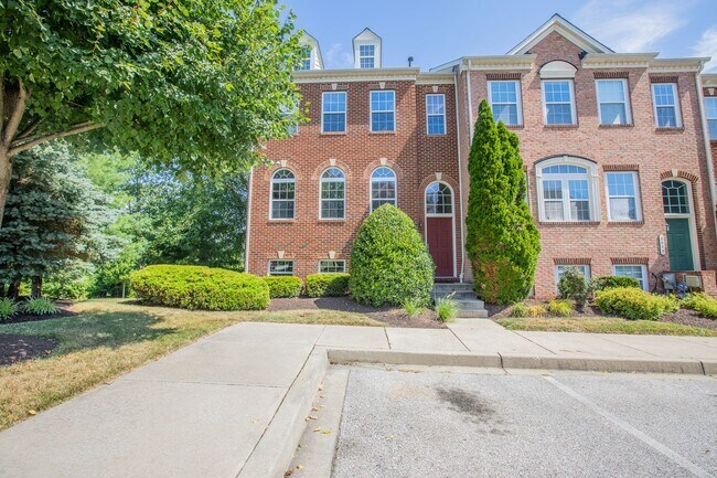 Foto del edificio - Amazing 4 BR/3.5 BA EOG Townhome in Woodst...