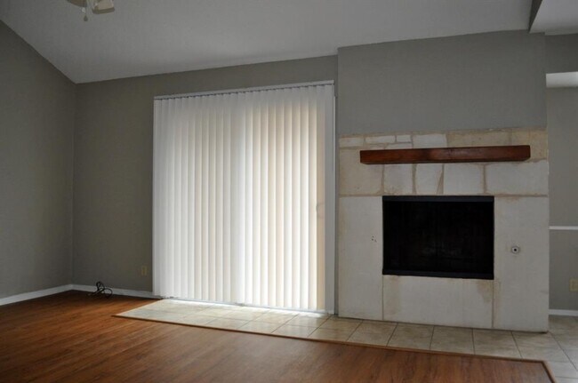 Foto del edificio - 908 Speer Ln
