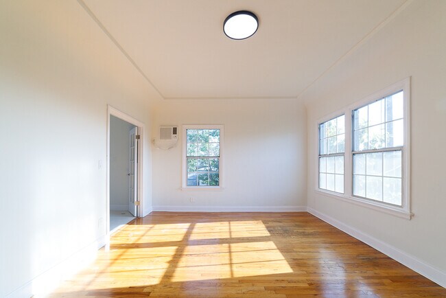 Foto del edificio - 1451 Ridgeley Dr