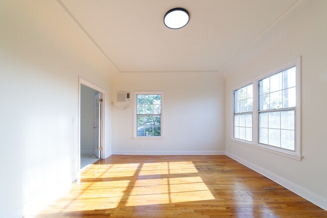 Building Photo - 1451 Ridgeley Dr