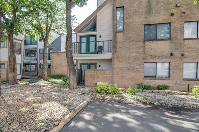 Building Photo - 2304 Balsam Dr