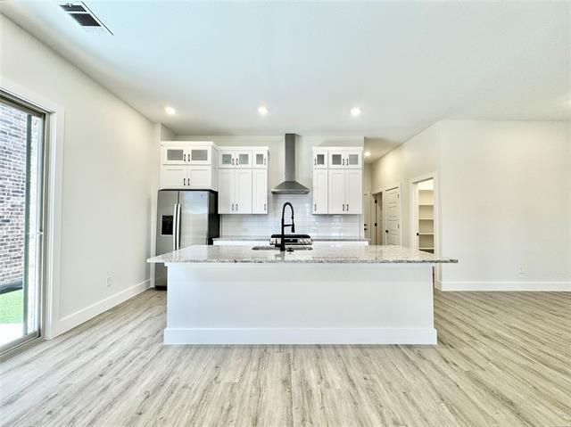 Building Photo - 8732 Kington