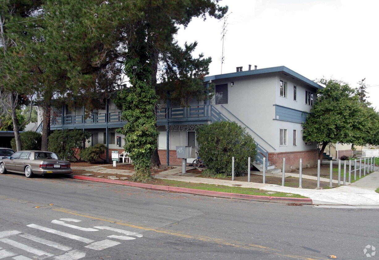 Building Photo - 497 Leigh Ave