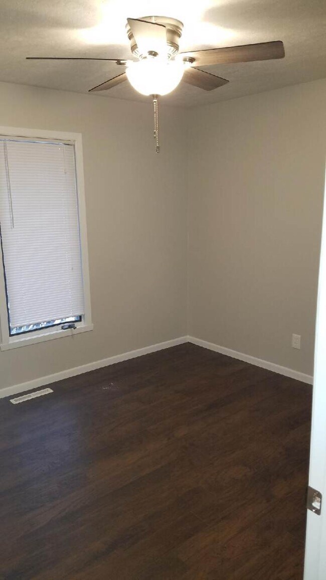 Foto del edificio - 8315 Elm Ave