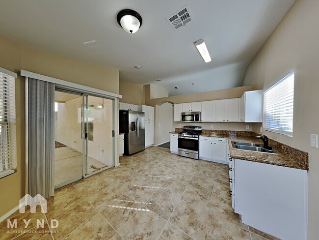 Foto del edificio - 3415 White Stallion Ct