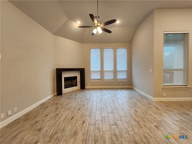 Building Photo - 1113 Carriage Loop