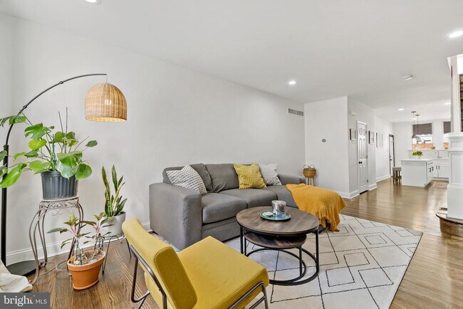 Foto del edificio - 2648 E Mayfield St