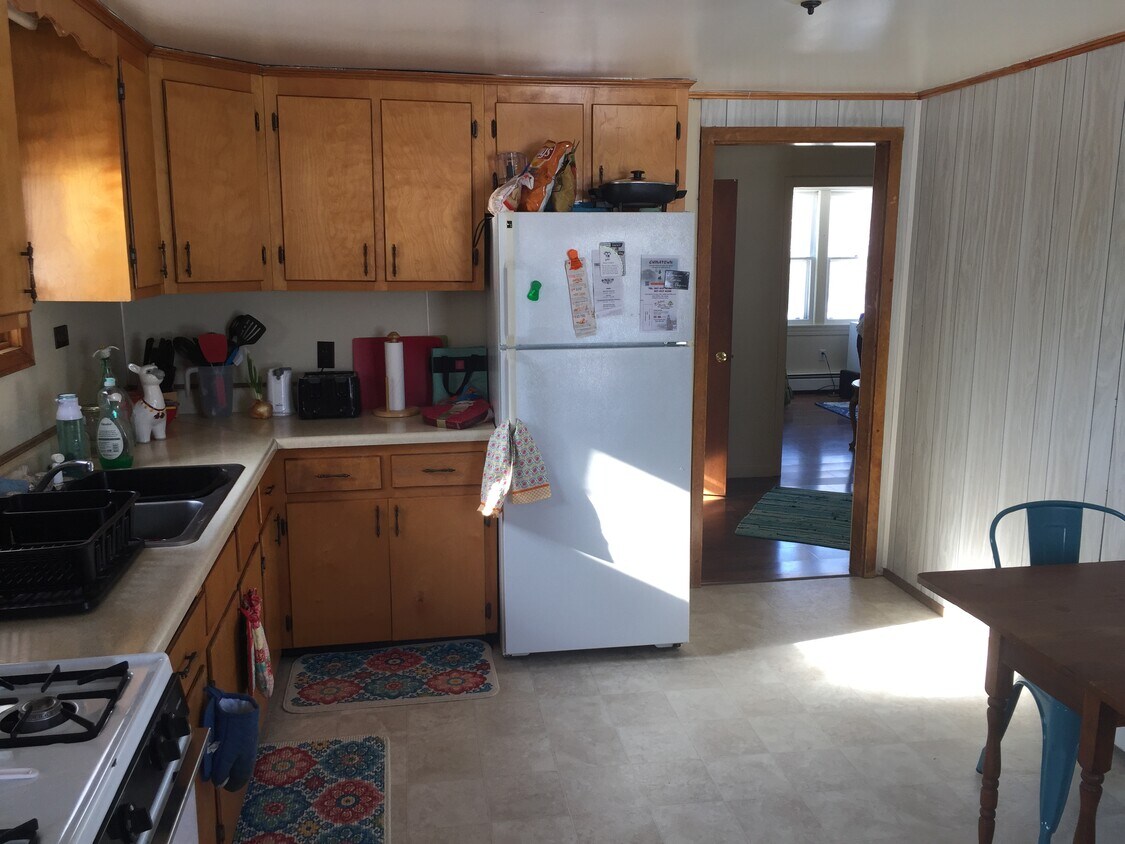 Foto principal - 902 Stillwater Ave