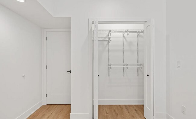 Foto del edificio - Luxury New Construction Townhome