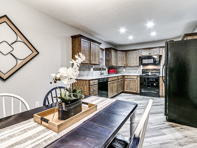 Foto del edificio - NEW LISTING!