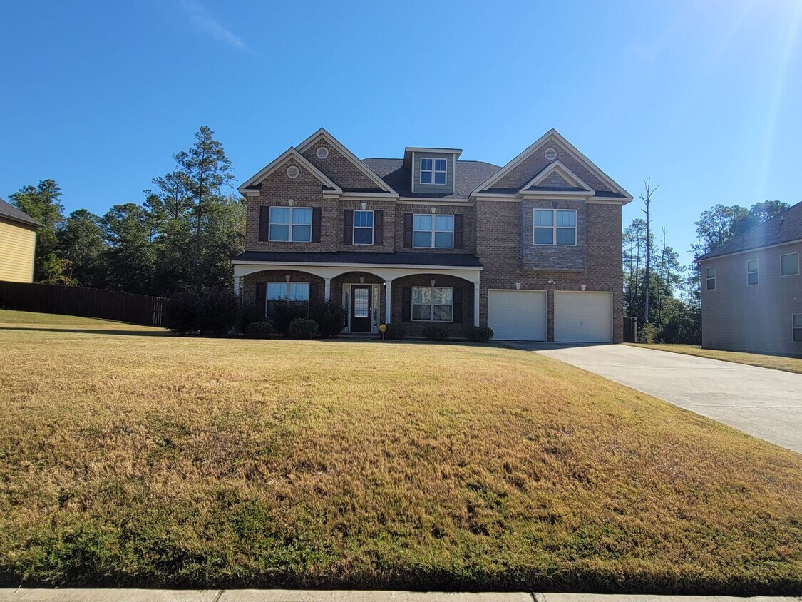 Large Home near BACK GATE! Must Qualify - Large Home near BACK GATE!  Must Qualify
