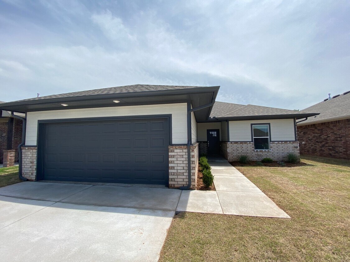 Primary Photo - 3 Bed 2 Bath Home in Edmond