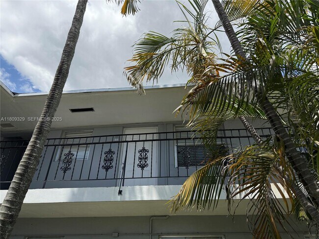 Building Photo - 519 SW 27th Ave