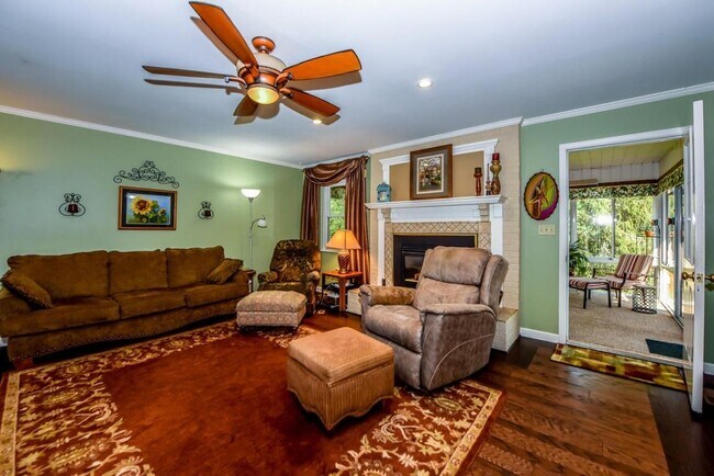 Foto del edificio - Maryville 37803 - 3 bedroom home with bonus room - Contact Tom Parry (865) 607-3649