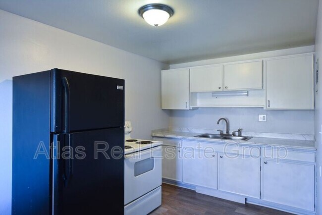 Foto del edificio - 16300 E Colfax Ave