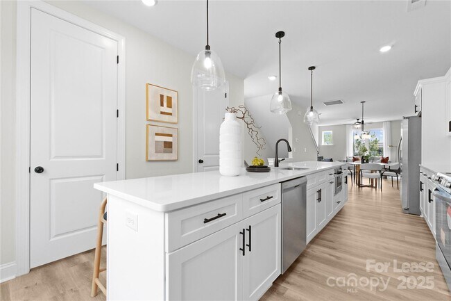 Foto del edificio - 3206 Riley Ave
