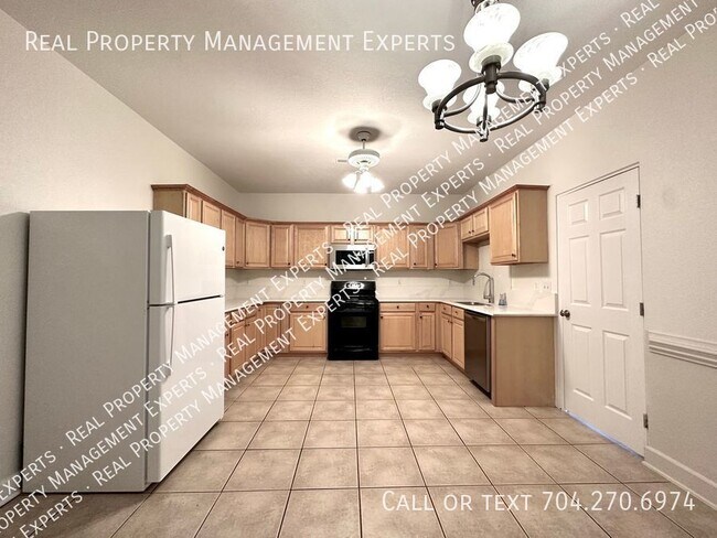 Building Photo - Beautiful 4 BR /2BA Home in Charlotte!
