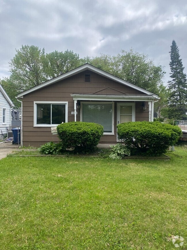 Building Photo - 15565 Pomona Dr